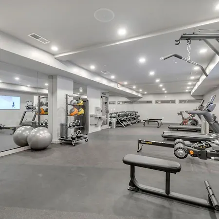 Holiday home Walk To Broadway From The Hidden Gem With Pool Gym And Nashville