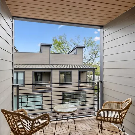 Elegant Townhome Rooftop Hot Tub & Fireplace Holiday home Nashville