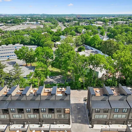 Multi-level Retreat With Hot Tub And Rooftop Views Holiday home Nashville