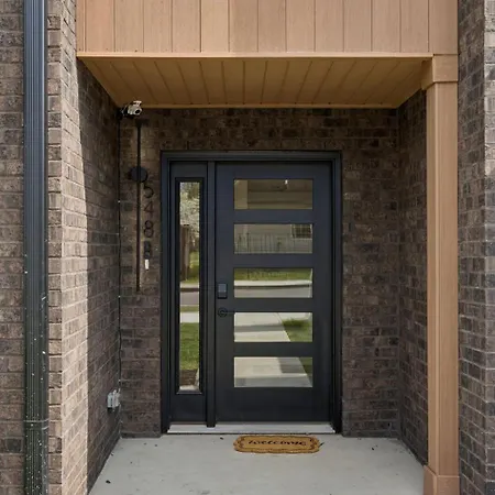 Elegant Townhome Rooftop Hot Tub & Fireplace * Nashville