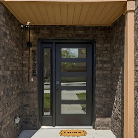 Trendy Townhouse Rooftop Hot Tub & Fireplace * Nashville