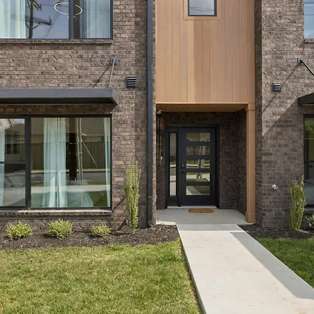 Elegant Townhome Rooftop Hot Tub & Fireplace Holiday home