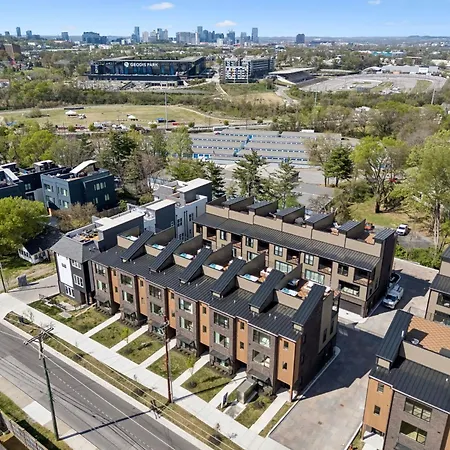 Elegant Townhome Rooftop Hot Tub & Fireplace
