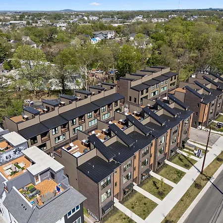 Elegant Townhome Rooftop Hot Tub & Fireplace * Nashville