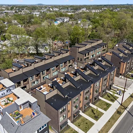 Trendy Townhouse Rooftop Hot Tub & Fireplace