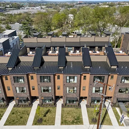 Trendy Townhouse Rooftop Hot Tub & Fireplace Nashville