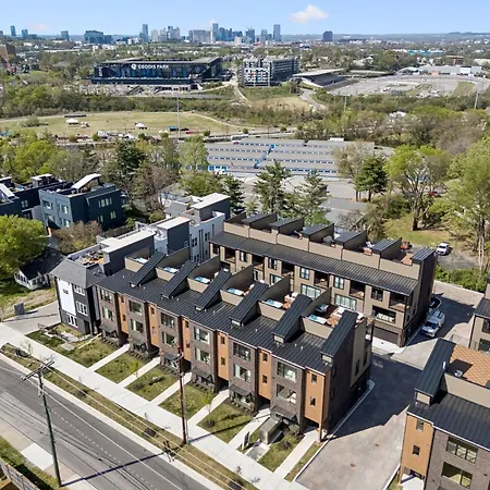 Trendy Townhouse Rooftop Hot Tub & Fireplace Holiday home *