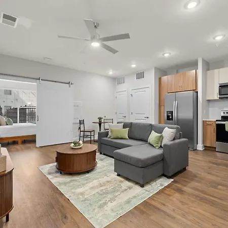 Light-filled Retreat Near Broadway & Pool * Nashville
