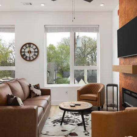 3 Miles To Downtown With Free Parking And Walk To Coffee *