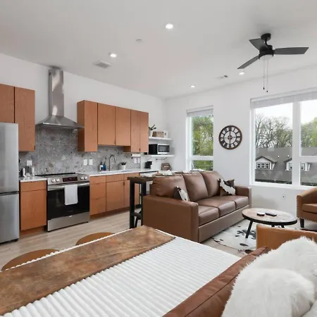 Apartment 3 Miles To Downtown With Free Parking And Walk To Coffee Nashville