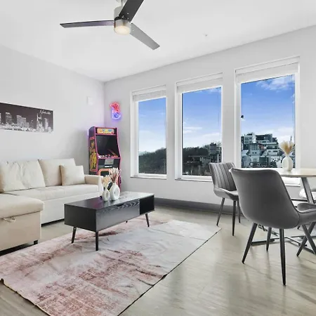 Retreat Pool, Gym, Rooftop Lounge & Free Parking Apartment Nashville