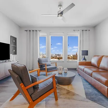King Bed, Gym, Rooftop Pool, Free Parking Nashville