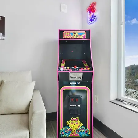 Retreat Pool, Gym, Rooftop Lounge & Free Parking * Nashville
