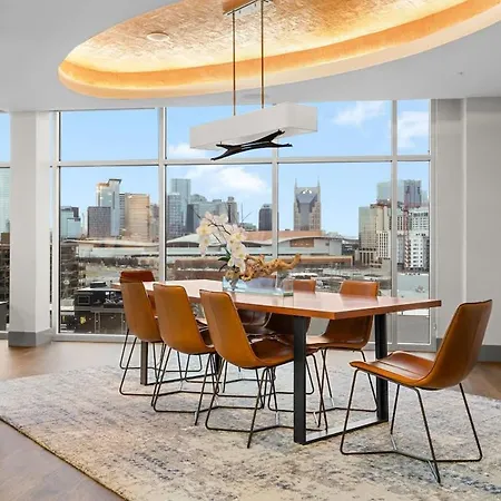 Light-filled Retreat Near Broadway & Pool