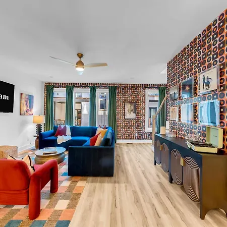 Hideaway - Rooftop - Fire Pit Nights Apartment