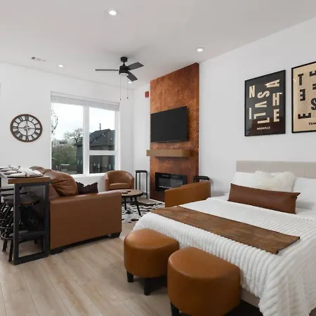 3 Miles To Downtown With Free Parking And Walk To Coffee Apartment *