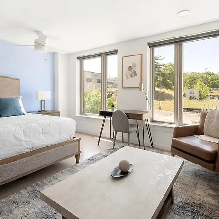 Landing Spectacular Studio Gym Apartment *