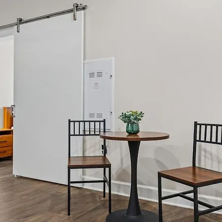 Light-filled Retreat Near Broadway & Pool * Nashville
