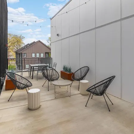 3 Miles To Downtown With Free Parking And Walk To Coffee Apartment *