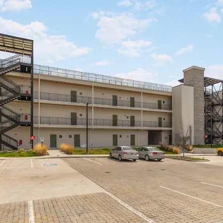 3 Miles To Downtown With Free Parking And Walk To Coffee Apartment Nashville