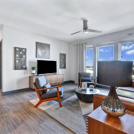 Apartment King Bed, Gym, Rooftop Pool, Free Parking