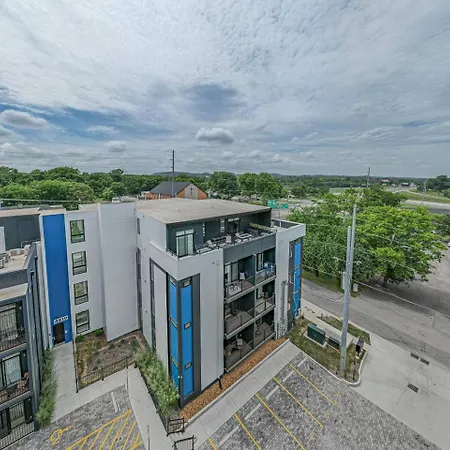 Private Rooftop, Karaoke Fun & | Sleeps 10+ *