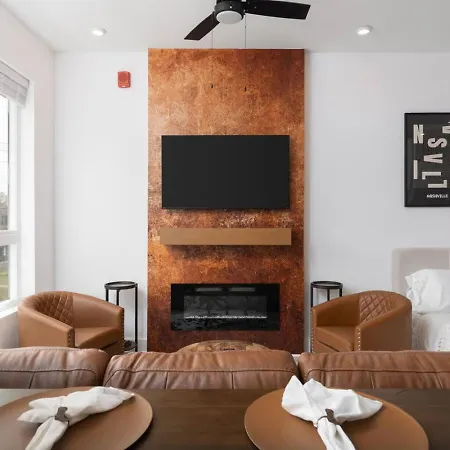 3 Miles To Downtown With Free Parking And Walk To Coffee Apartment *