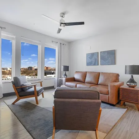 Apartment King Bed, Gym, Rooftop Pool, Free Parking