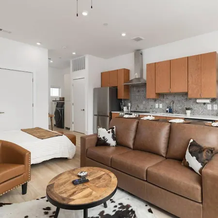 3 Miles To Downtown With Free Parking And Walk To Coffee Apartment *