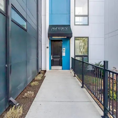 Private Rooftop, Karaoke Fun & | Sleeps 10+ * Nashville