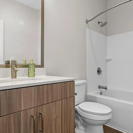 Light-filled Retreat Near Broadway & Pool Apartment Nashville