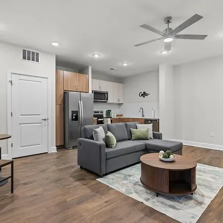 Light-filled Retreat Near Broadway & Pool