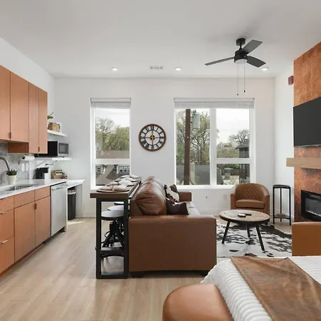 3 Miles To Downtown With Free Parking And Walk To Coffee *