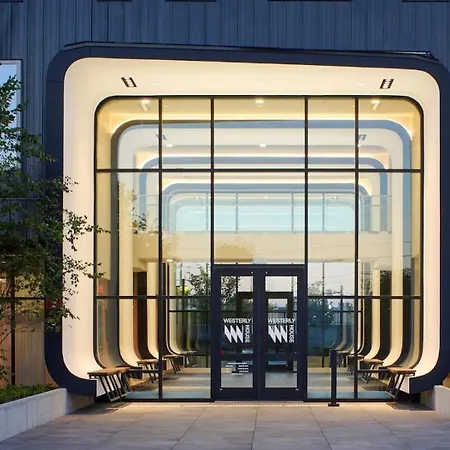 Landing Spectacular Studio Gym Apartment