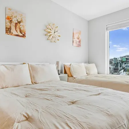 Retreat Pool, Gym, Rooftop Lounge & Free Parking Apartment *