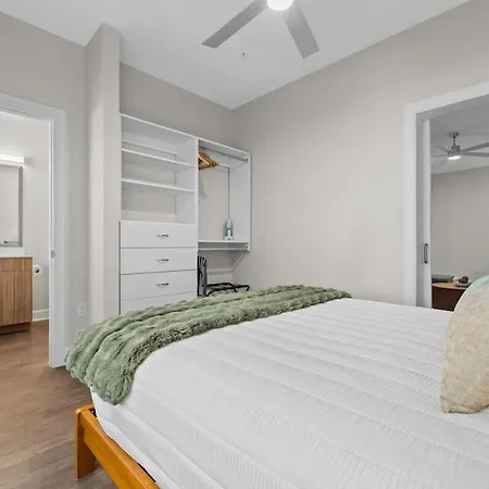 Light-filled Retreat Near Broadway & Pool * Nashville