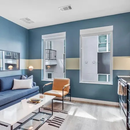 Boutique With Pool Gym And Walk To Midtown Apartment