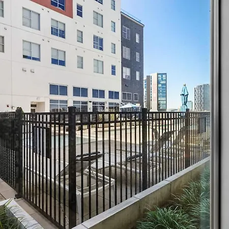 Light-filled Retreat Near Broadway & Pool