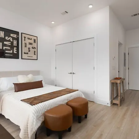 3 Miles To Downtown With Free Parking And Walk To Coffee
