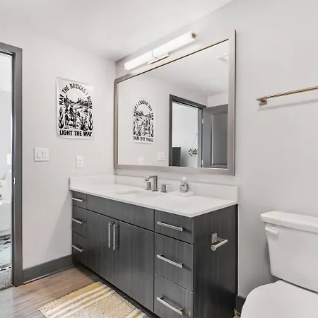 Retreat Pool, Gym, Rooftop Lounge & Free Parking * Nashville