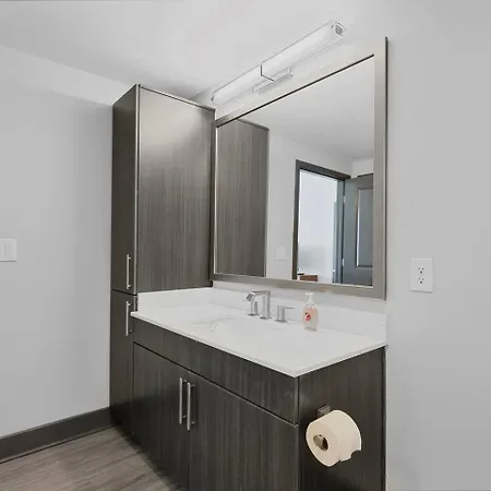 King Bed, Gym, Rooftop Pool, Free Parking Nashville