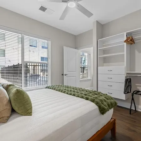 Light-filled Retreat Near Broadway & Pool Nashville