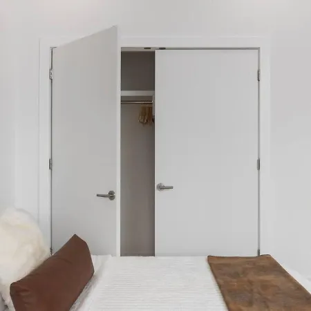 3 Miles To Downtown With Free Parking And Walk To Coffee Apartment *