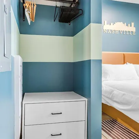 Boutique With Pool Gym And Walk To Midtown