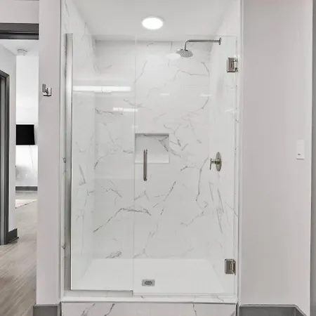 Retreat Pool, Gym, Rooftop Lounge & Free Parking Apartment Nashville