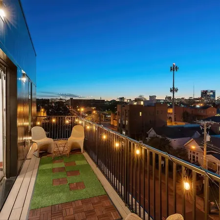 The Penthouse - 3br Rooftop - Downtown Apartment