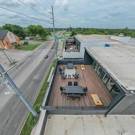 Apartment Private Rooftop, Karaoke Fun & | Sleeps 10+ Nashville