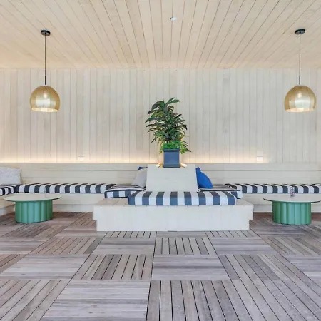 Apartment Boutique With Pool Gym And Walk To Midtown