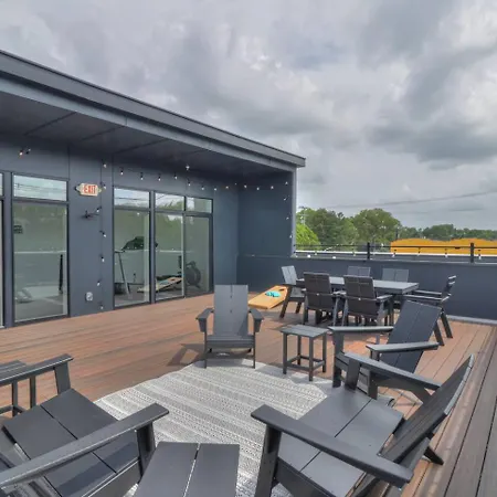 Private Rooftop, Karaoke Fun & | Sleeps 10+ Apartment *