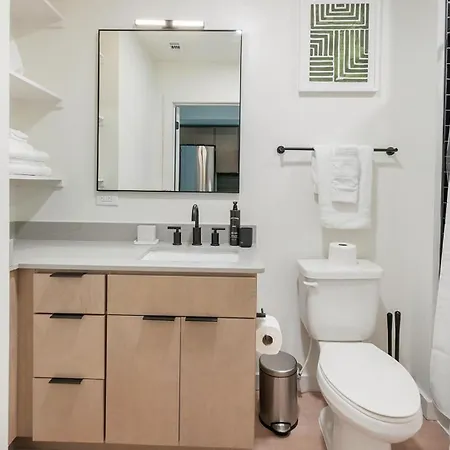 Landing Spectacular Studio Gym Apartment *